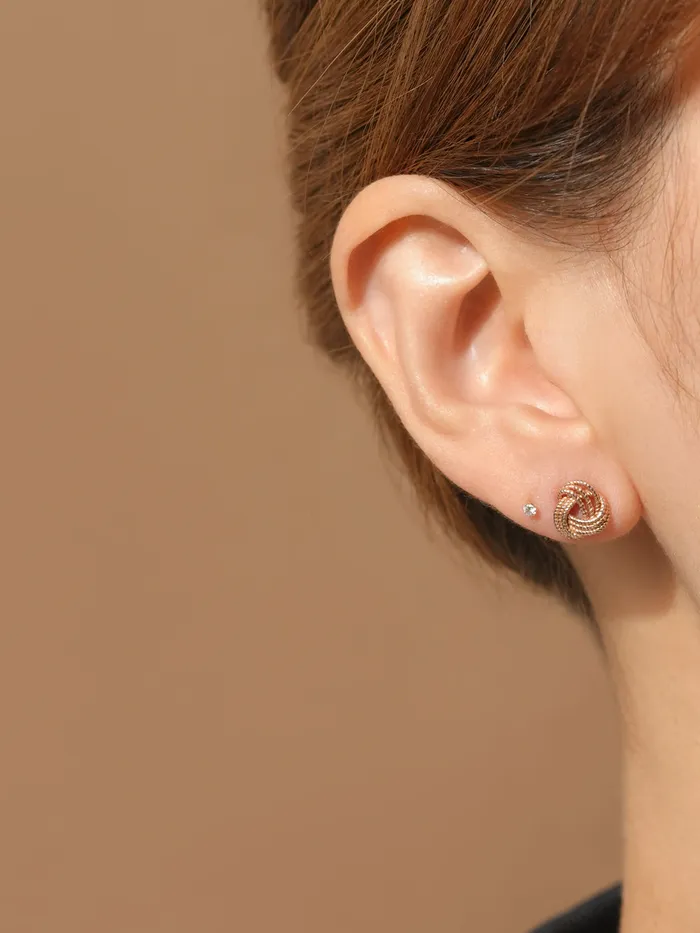 MinimalBijoux Earrings 14K Gold Soft Twist Cartilage Earring 18G