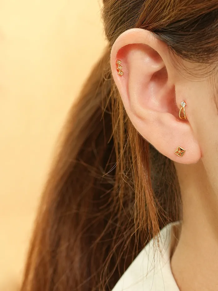 MinimalBijoux Earrings 14K Gold Triple Lights Cartilage Earring 20G