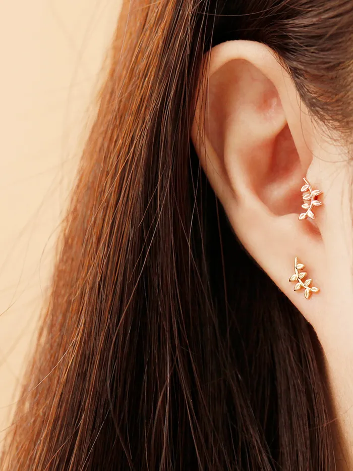 MinimalBijoux Rings 14K Gold Simple Leaf Internally Threaded Labret Piercing 18G16G