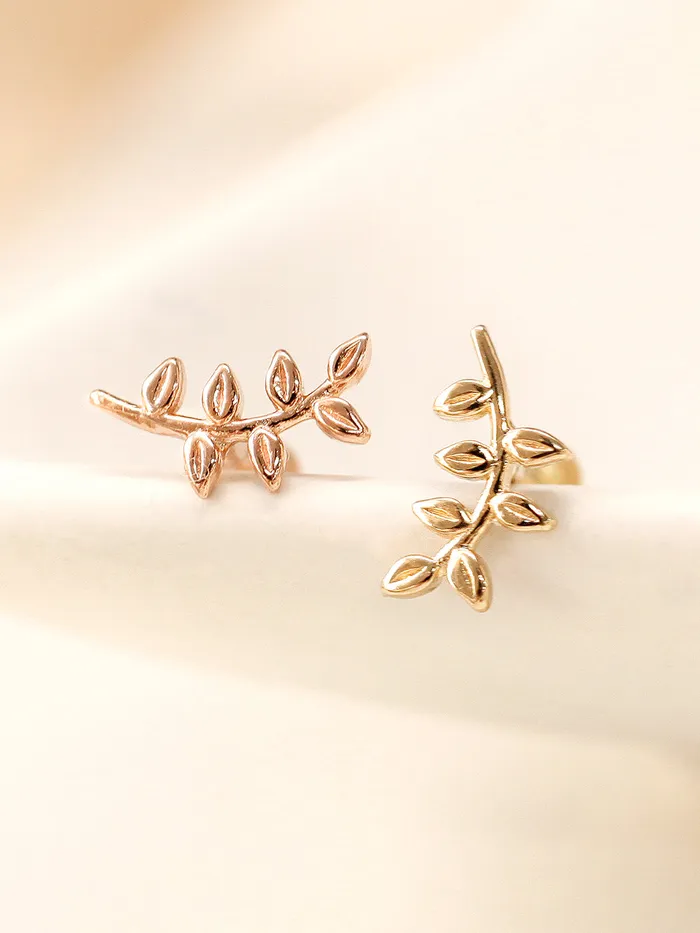 MinimalBijoux Rings 14K Gold Simple Leaf Internally Threaded Labret Piercing 18G16G