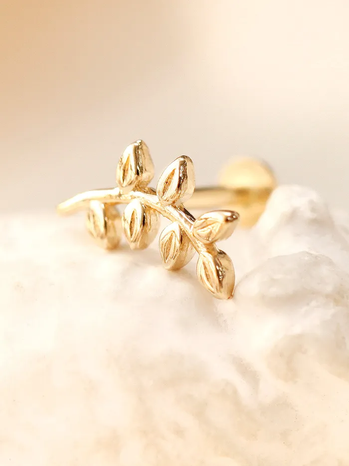 MinimalBijoux Rings 14K Gold Simple Leaf Internally Threaded Labret Piercing 18G16G