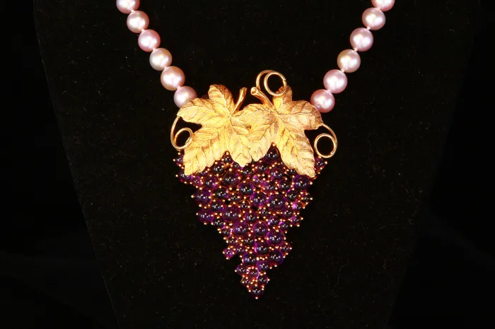 Moriartys Gem Art PreStyled Sets 14K Yellow Gold Amethyst Grape Vine Pendant Moriartys Gem Art PreStyled Sets 14K Yellow Gold Amethyst Grape Vine Pendant