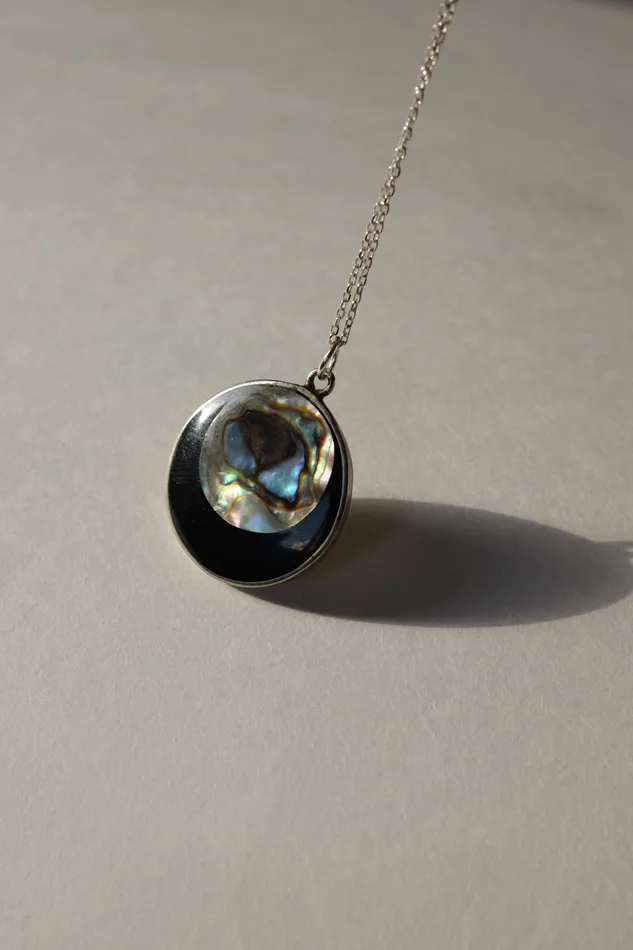 MOTHER OF PEARL MEDALLION VINTAGE 925 NECKLACE collectionno2 Necklaces