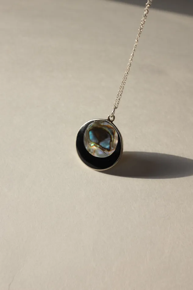 MOTHER OF PEARL MEDALLION VINTAGE 925 NECKLACE collectionno2 Necklaces