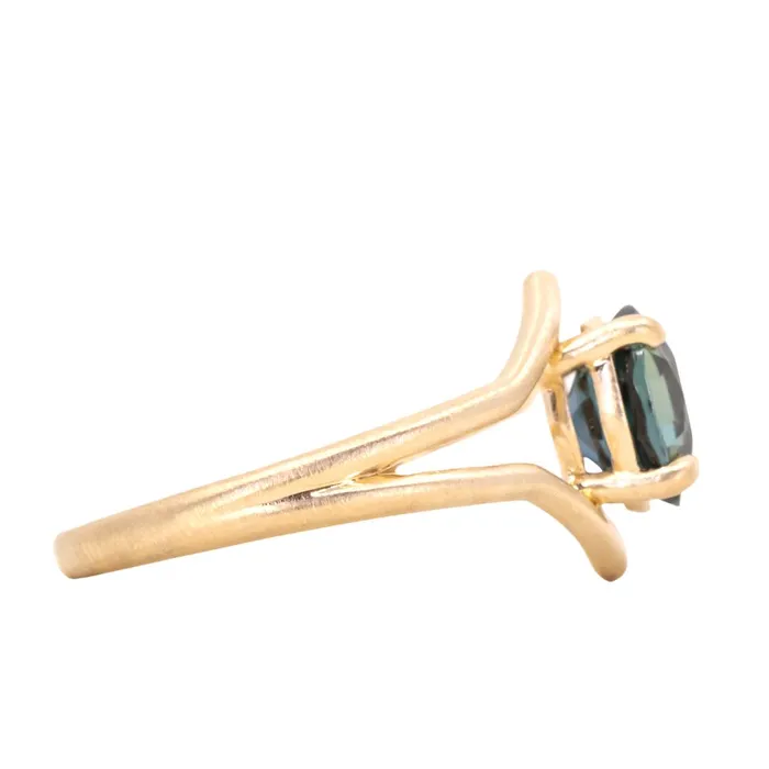 Rings Daniel Stair 155ct Oval Sapphire Negative Space V Band Solitaire in 18k Yellow Gold