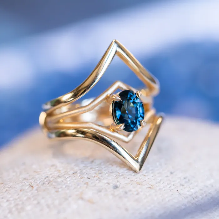 Rings Daniel Stair 155ct Oval Sapphire Negative Space V Band Solitaire in 18k Yellow Gold