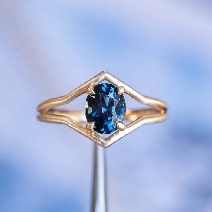 Rings Daniel Stair 155ct Oval Sapphire Negative Space V Band Solitaire in 18k Yellow Gold