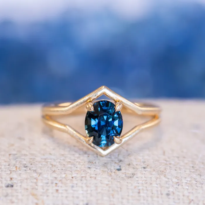 Rings Daniel Stair 155ct Oval Sapphire Negative Space V Band Solitaire in 18k Yellow Gold