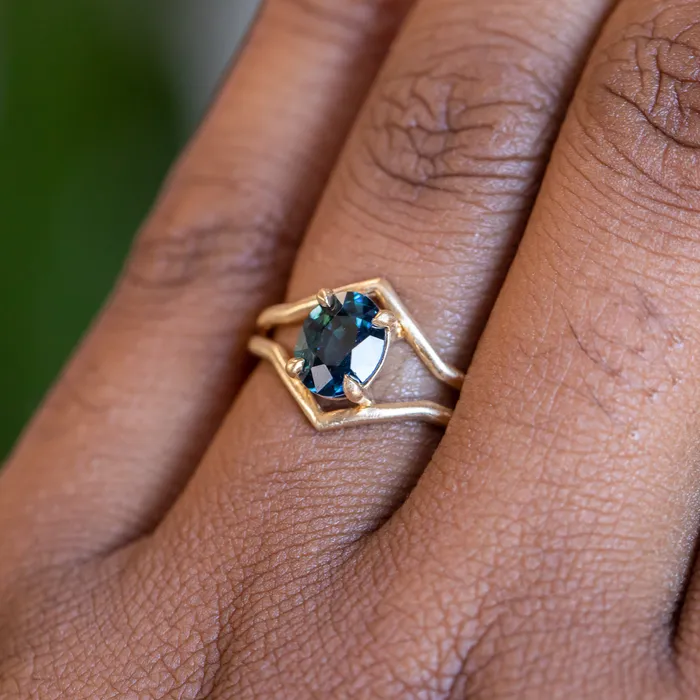 Rings Daniel Stair 155ct Oval Sapphire Negative Space V Band Solitaire in 18k Yellow Gold